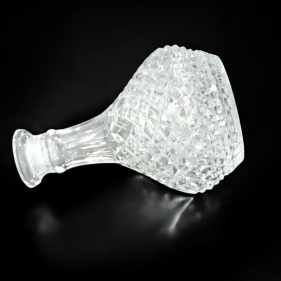 Vintage 12" Tall Crystal Whisky Decanter, Exquisite Glassware for Fine Spirits - Picture 3 of 6